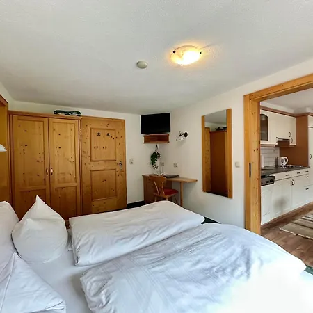 Apartpension Schollberg 招待所 3*